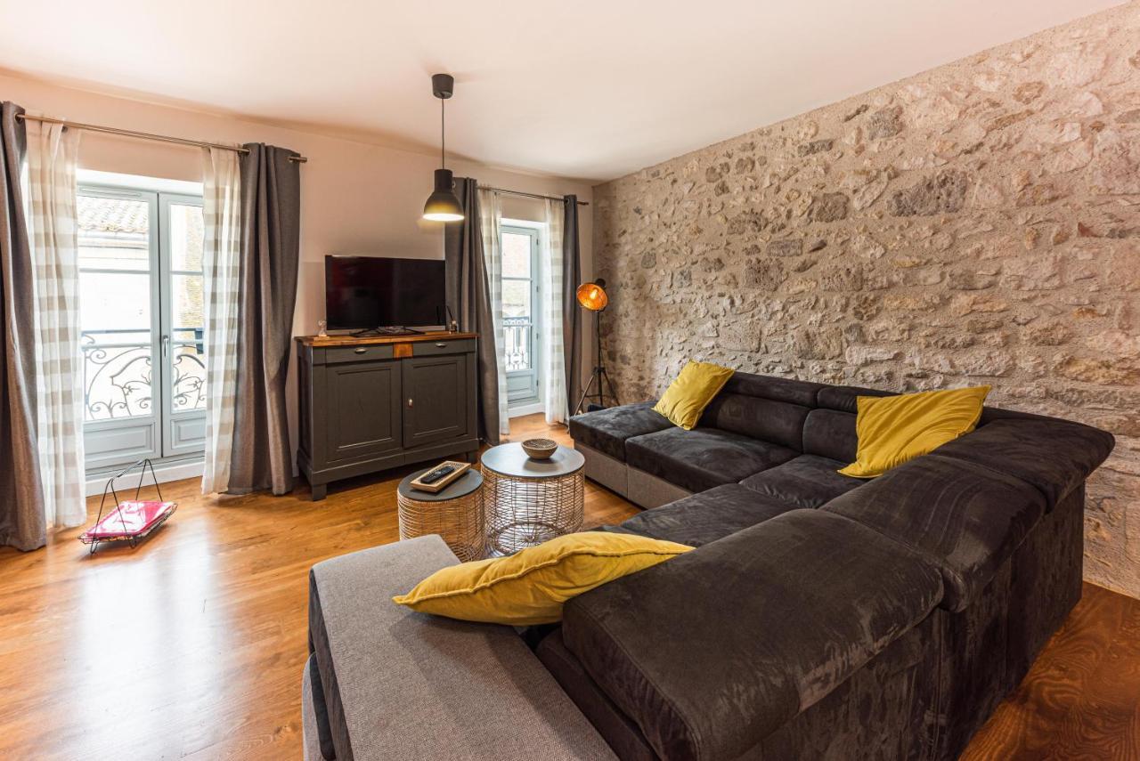 Les Gites Du Chateau - L Appartement Du Roi - Magnifique Appartement Face Au Chateau Nerac Bagian luar foto